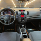 Kia Motors Cerato 1.6  Mec. 2011 Gasolina  Espaço e Durabilidade-4