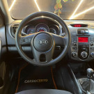 Kia Motors Cerato 1.6  Mec. 2011 Gasolina  Espaço e Durabilidade-5