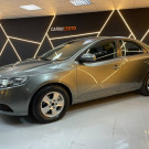 Kia Motors Cerato 1.6  Mec. 2011 Gasolina  Espaço e Durabilidade-1