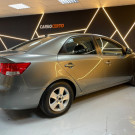 Kia Motors Cerato 1.6  Mec. 2011 Gasolina  Espaço e Durabilidade-3
