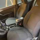 Kia Motors Cerato 1.6  Mec. 2011 Gasolina  Espaço e Durabilidade-6