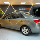 Kia Motors Cerato 1.6  Mec. 2011 Gasolina  Espaço e Durabilidade-2