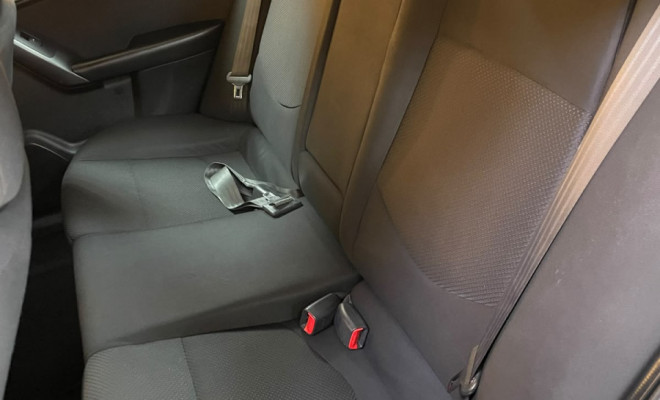 Kia Motors Cerato 1.6  Mec. 2011 Gasolina  Espaço e Durabilidade-7