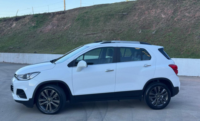 Tracker LTZ 1.4T Aut. 2017 - Completíssima e com Visual Imponente!-15