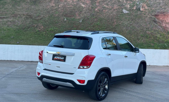 Tracker LTZ 1.4T Aut. 2017 - Completíssima e com Visual Imponente!-2