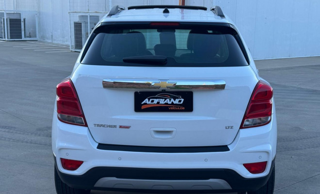 Tracker LTZ 1.4T Aut. 2017 - Completíssima e com Visual Imponente!-1