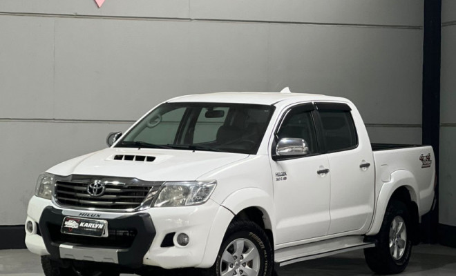 Toyota Hilux CD SRV D4-D 4x4 3.0 TDI Diesel Aut 2014 Diesel