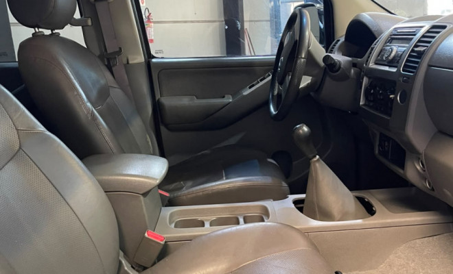 Nissan Frontier LE CD 4x4 2.5 TB Diesel Mec. 2011 Diesel-1
