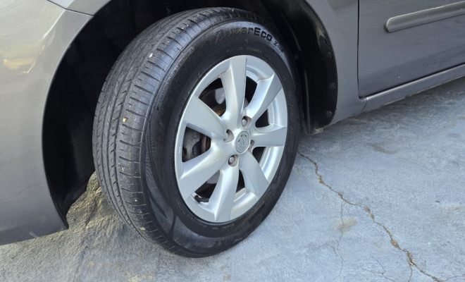 Nissan VERSA SL 1.6 16V Flex Fuel 4p Mec. 2013 Flex-5