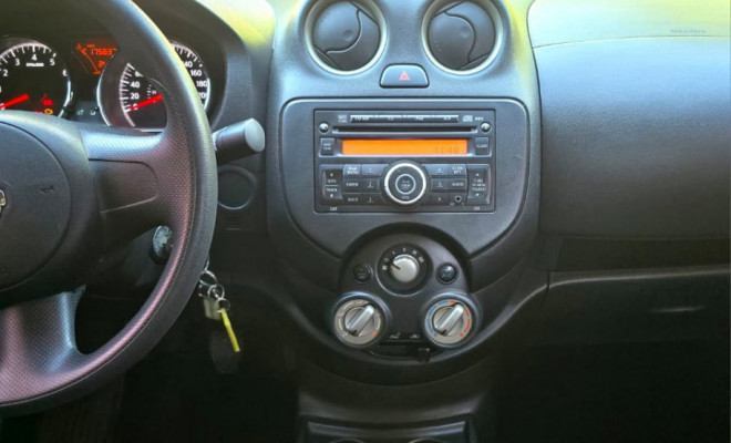 Nissan VERSA SL 1.6 16V Flex Fuel 4p Mec. 2013 Flex-9