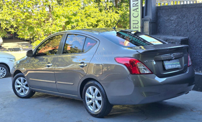 Nissan VERSA SL 1.6 16V Flex Fuel 4p Mec. 2013 Flex-10