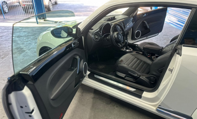 VW - VolksWagen Fusca 2.0 TSI 16V Aut. 2013 Gasolina-5
