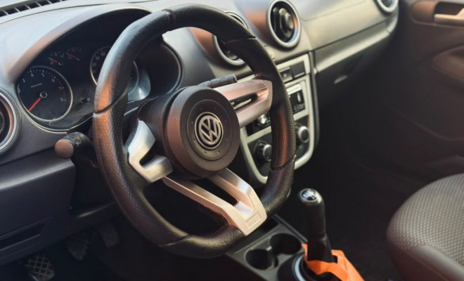 VW - VolksWagen Gol (novo) 1.0 Mi Total Flex 8V 4p 2013 Flex-4