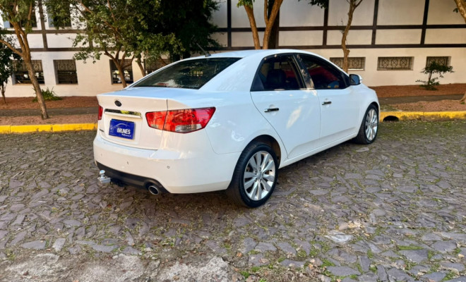 Kia Motors Cerato 1.6 16V Aut. 2013 Gasolina-8