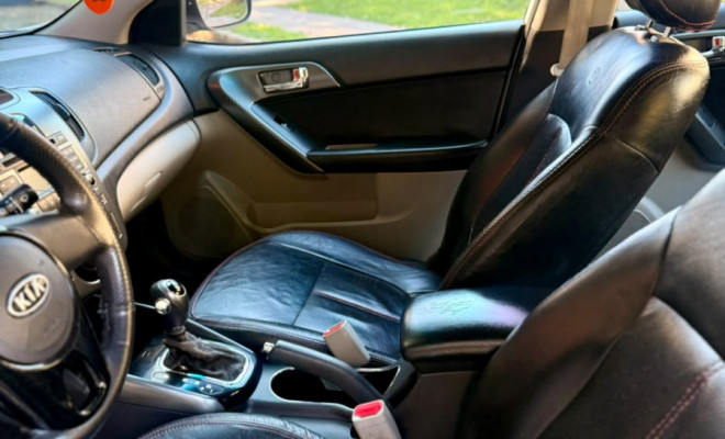 Kia Motors Cerato 1.6 16V Aut. 2013 Gasolina-6