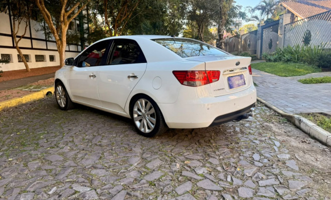 Kia Motors Cerato 1.6 16V Aut. 2013 Gasolina-9