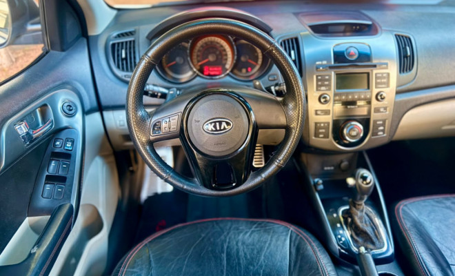 Kia Motors Cerato 1.6 16V Aut. 2013 Gasolina-3