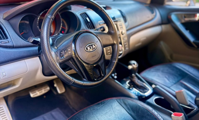Kia Motors Cerato 1.6 16V Aut. 2013 Gasolina-2