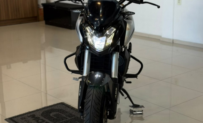 BAJAJ DOMINAR 250 2025 Gasolina-4