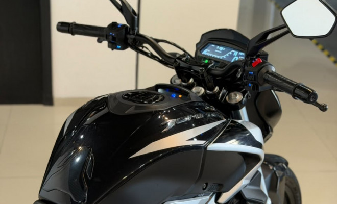 BAJAJ DOMINAR 250 2025 Gasolina-6