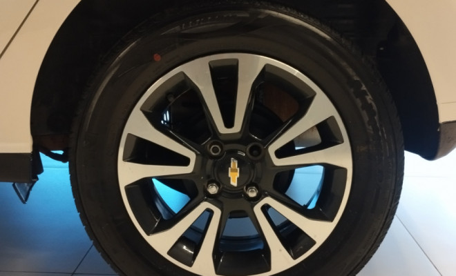 GM - Chevrolet ONIX HATCH LTZ 1.4 8V FlexPower 5p Mec. 2014 Flex-8