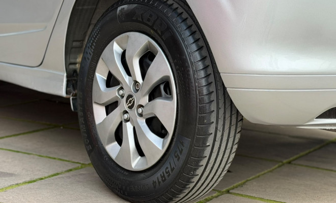 GM - Chevrolet ONIX HATCH LS 1.0 8V FlexPower 5p Mec. 2015 Flex-9