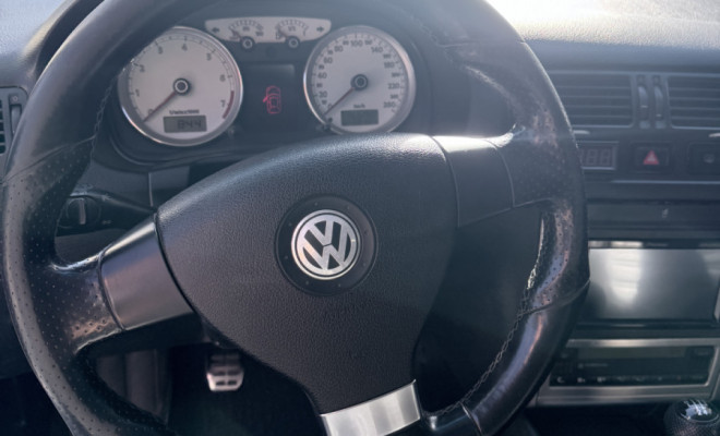 VW - VolksWagen Golf Sportline 1.6 Mi Total Flex 8V 4p 2011 Flex-8