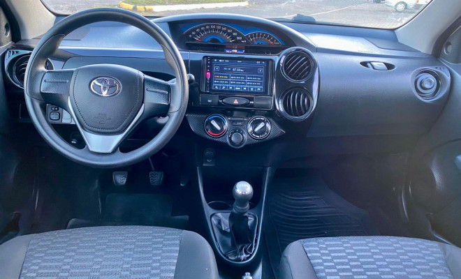 Toyota ETIOS X 1.3 -  2015-4