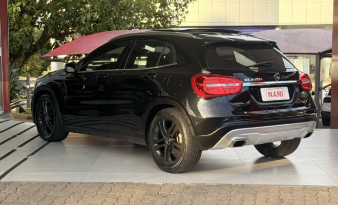 Mercedes-Benz GLA 250 Vision 2.0 TB 16V 211cv Aut. 2015 Gasolina-4