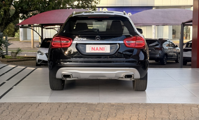 Mercedes-Benz GLA 250 Vision 2.0 TB 16V 211cv Aut. 2015 Gasolina-3