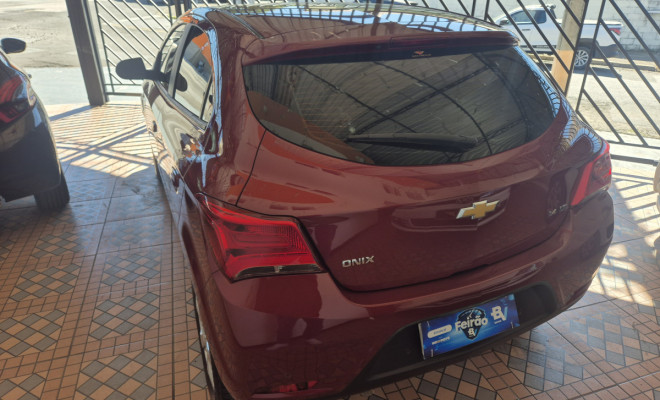 GM - Chevrolet ONIX HATCH LT 1.4 8V FlexPower 5p Mec. 2019 Flex-4