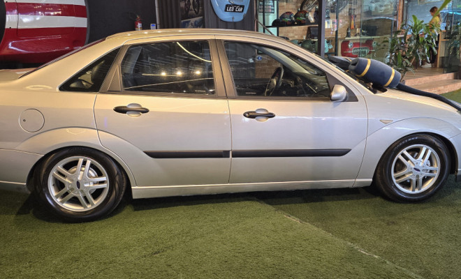 Ford Focus Sedan 2.0 16V/2.0 16V Flex 4p Aut. 2005 Flex-4