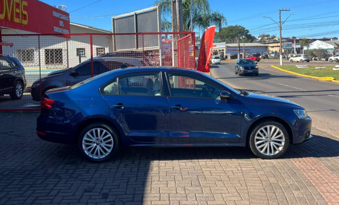 VW - VolksWagen JETTA Highline 2.0 TSI 16V 4p Tiptronic 2012 Flex-4