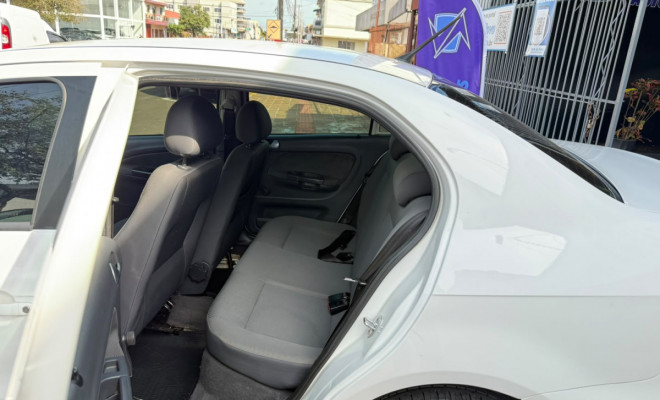 VW - VolksWagen VOYAGE 1.0/1.0 City Mi Total Flex 8V 4p 2013 Flex-6