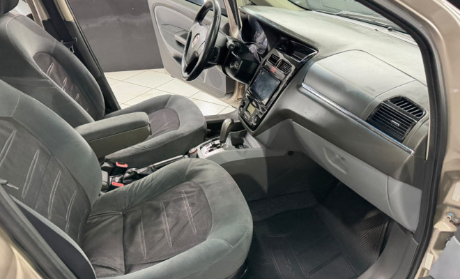 Fiat LINEA ESSENCE Dualogic 1.8 Flex 16V 4p 2013 Flex-2