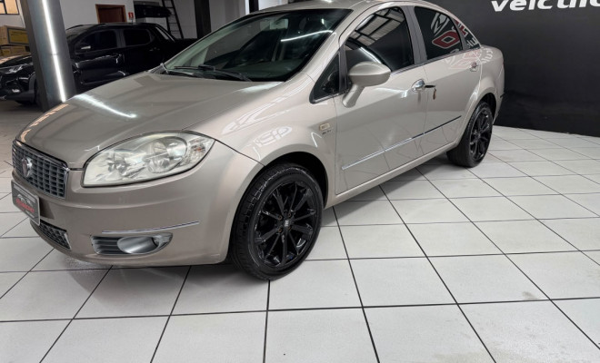 Fiat LINEA ESSENCE Dualogic 1.8 Flex 16V 4p 2013 Flex-16