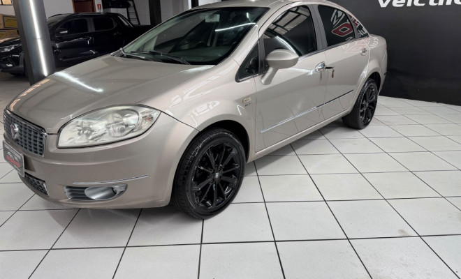 Fiat LINEA ESSENCE Dualogic 1.8 Flex 16V 4p 2013 Flex-8