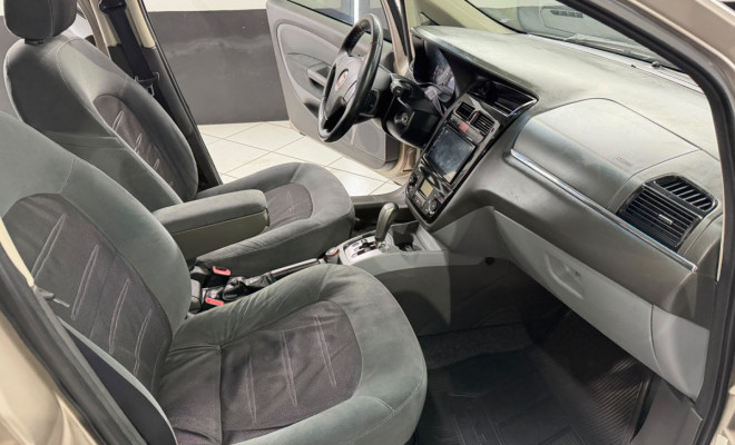 Fiat LINEA ESSENCE Dualogic 1.8 Flex 16V 4p 2013 Flex-14