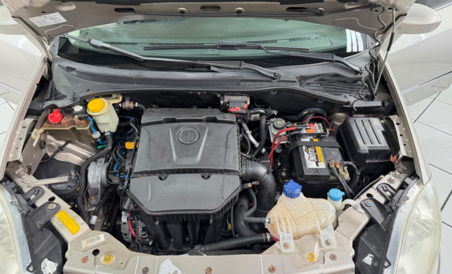 Fiat LINEA ESSENCE Dualogic 1.8 Flex 16V 4p 2013 Flex-13