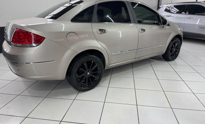 Fiat LINEA ESSENCE Dualogic 1.8 Flex 16V 4p 2013 Flex-19