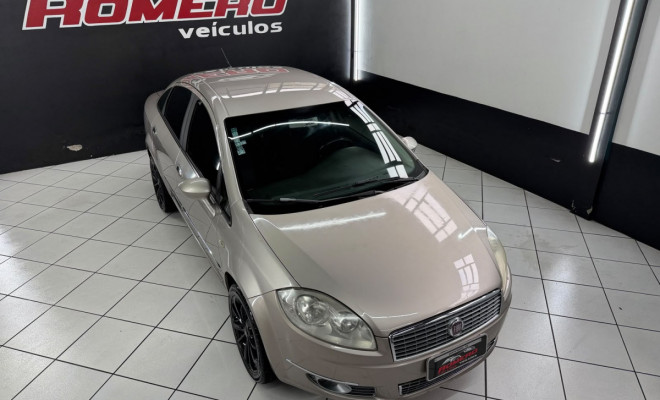 Fiat LINEA ESSENCE Dualogic 1.8 Flex 16V 4p 2013 Flex