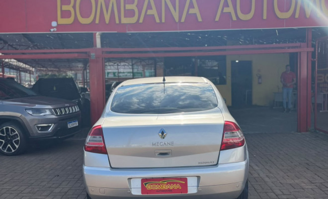 Renault Megane Sedan Dynamique 2.0 16V Aut. 2010 Flex-2