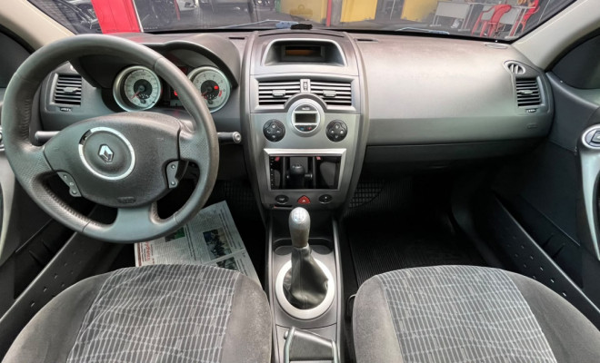 Renault Megane Sedan Dynamique 2.0 16V Aut. 2010 Flex-7