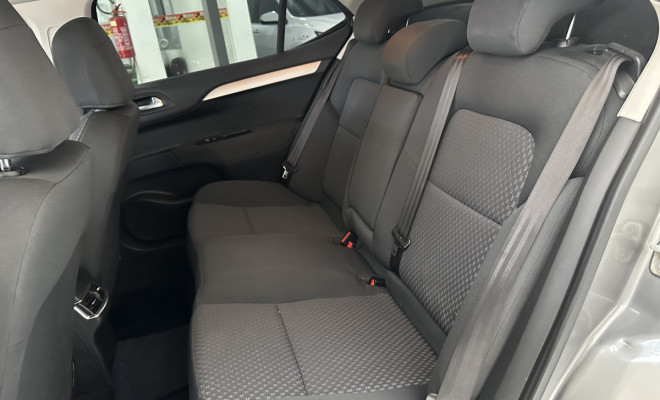 Citroën C4 LOUNGE Tendance 2.0 Aut 2015-10