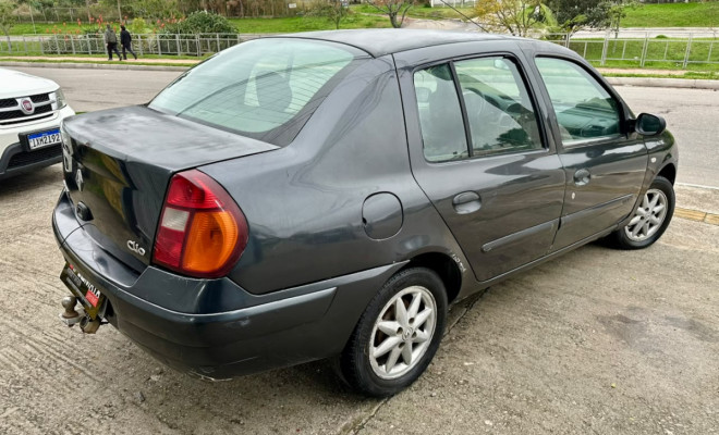 Renault Clio Sedan 1.0 Expression - 2004-2