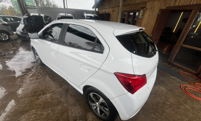 GM - Chevrolet ONIX HATCH LTZ 1.4 8V FlexPower 5p Mec. 2017 Flex-2