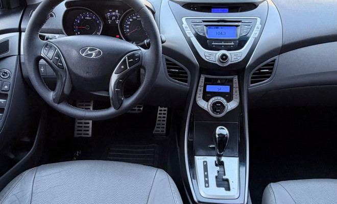 Hyundai Elantra GLS 1.8 16V Aut. 2012 Gasolina-12