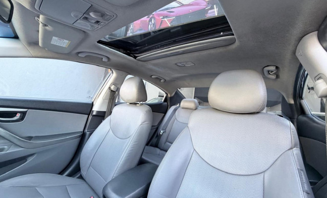 Hyundai Elantra GLS 1.8 16V Aut. 2012 Gasolina-8