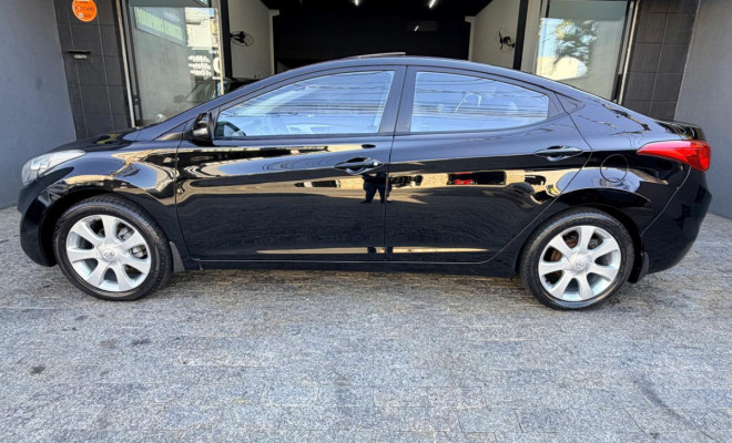 Hyundai Elantra GLS 1.8 16V Aut. 2012 Gasolina-7