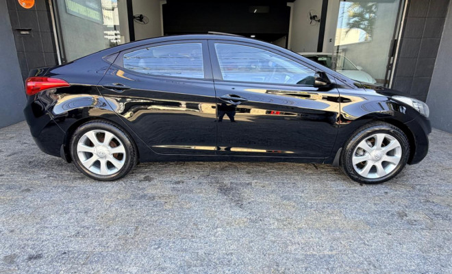 Hyundai Elantra GLS 1.8 16V Aut. 2012 Gasolina-10